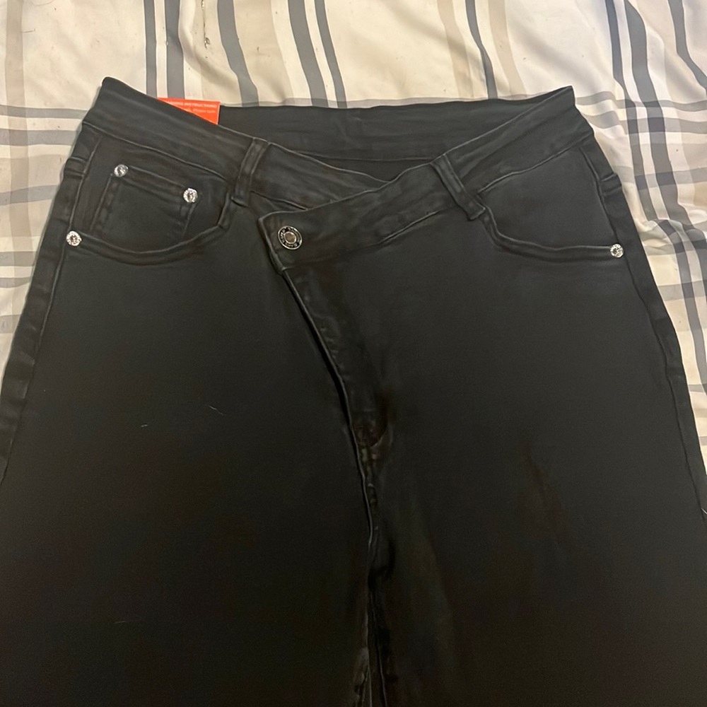 Asymmetrical button black jeans